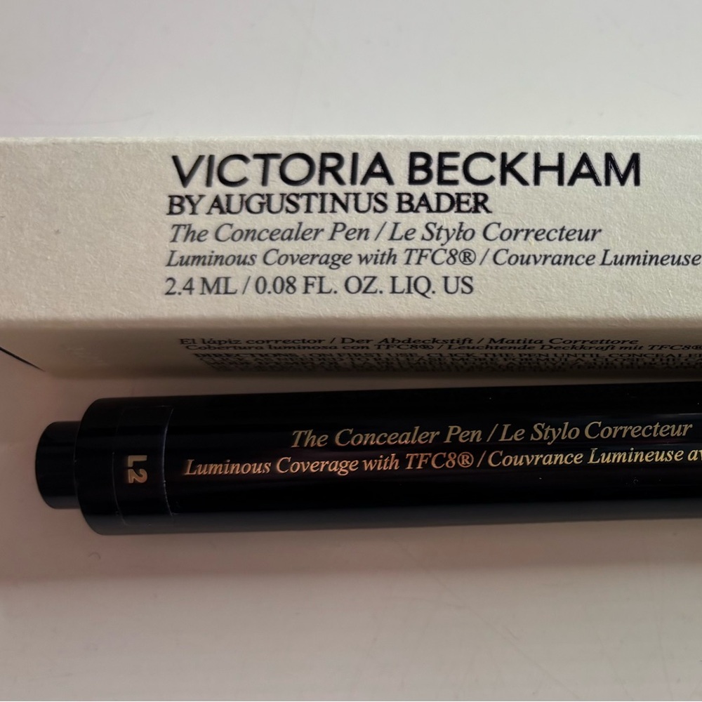 Victoria, Beckham by Augustinis Bader concealer pen. L2